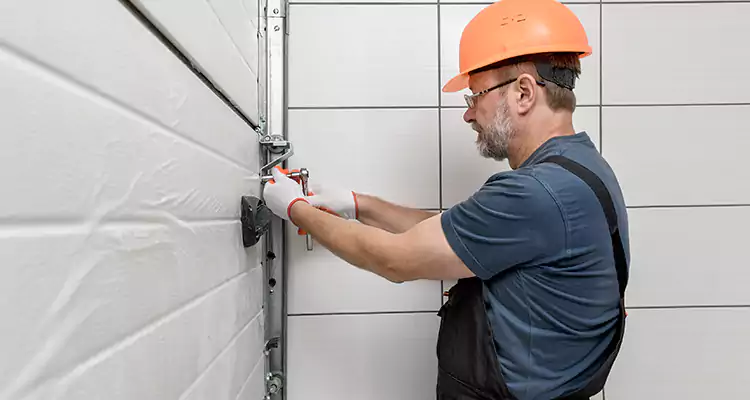 Emergency Garage Door Repair in Ferry Pass, FL