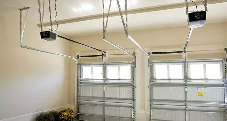 Residential Emergency Garage Door Repair in Ferry Pass, FL